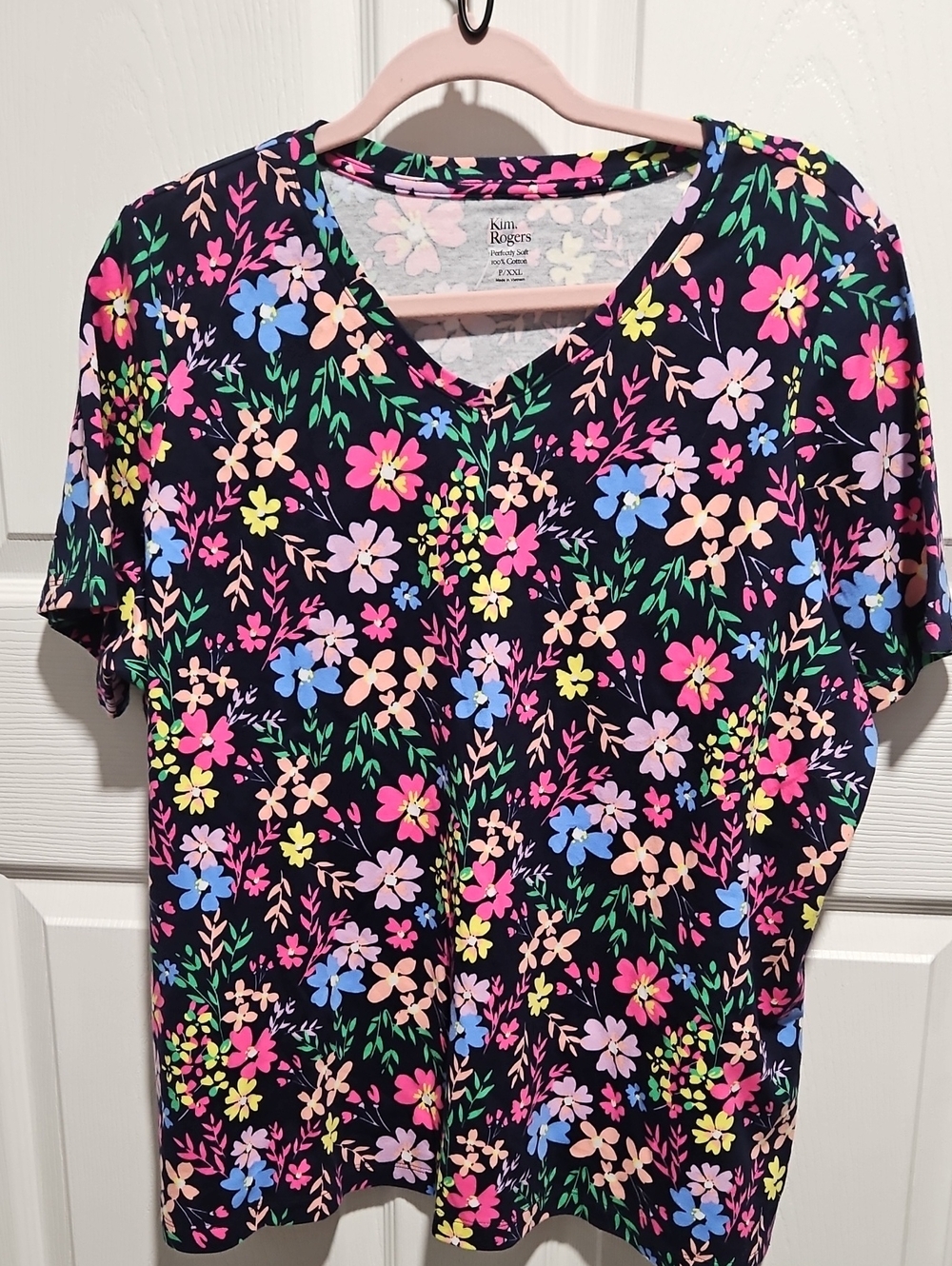 Kim Rogers Women's Black  Floral V-Neck Top
